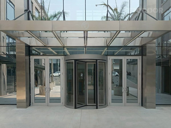 manual revolving door in South America -1