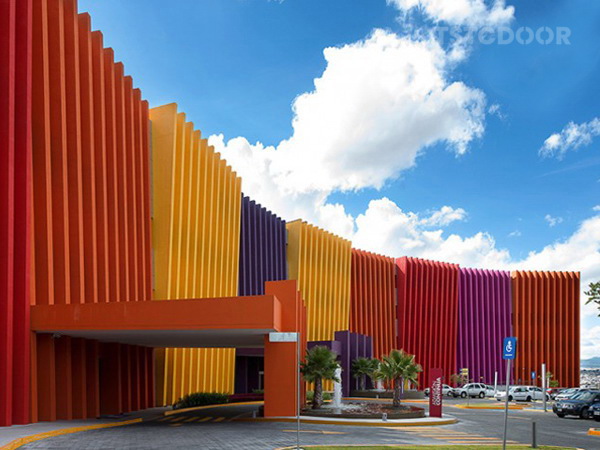 Child Rehabilitation Center in Mexico -3 wing revolving door