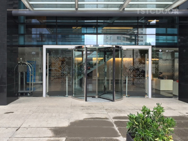 TSTC revolving door for Hilton Hotel Montevideo-pic2