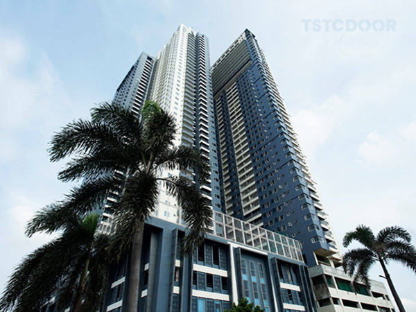 TSTC revolving door-Aspire Tower-pic1