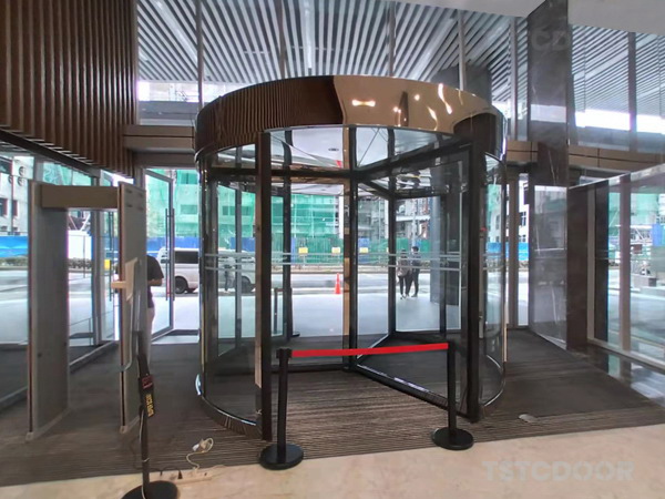 TSTC revolving door-Aspire Tower-pic2