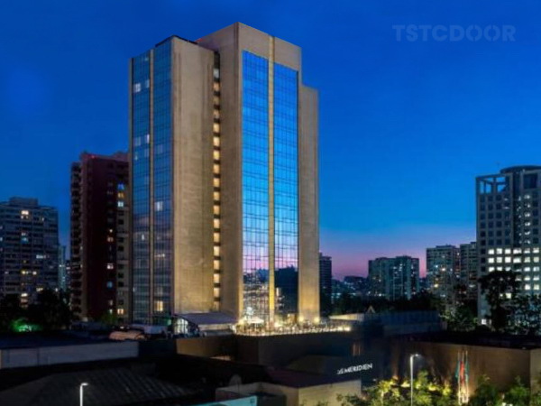 LE MERIDIEM Hotel-TSTC Revolving Door-250805